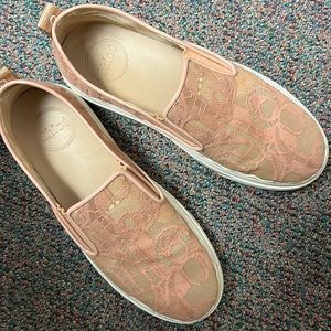 Super cute Chloe slides